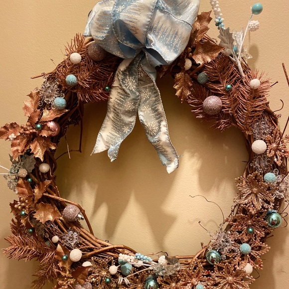 Rosegold Grapevine Christmas Wreath - Picture 3 of 3